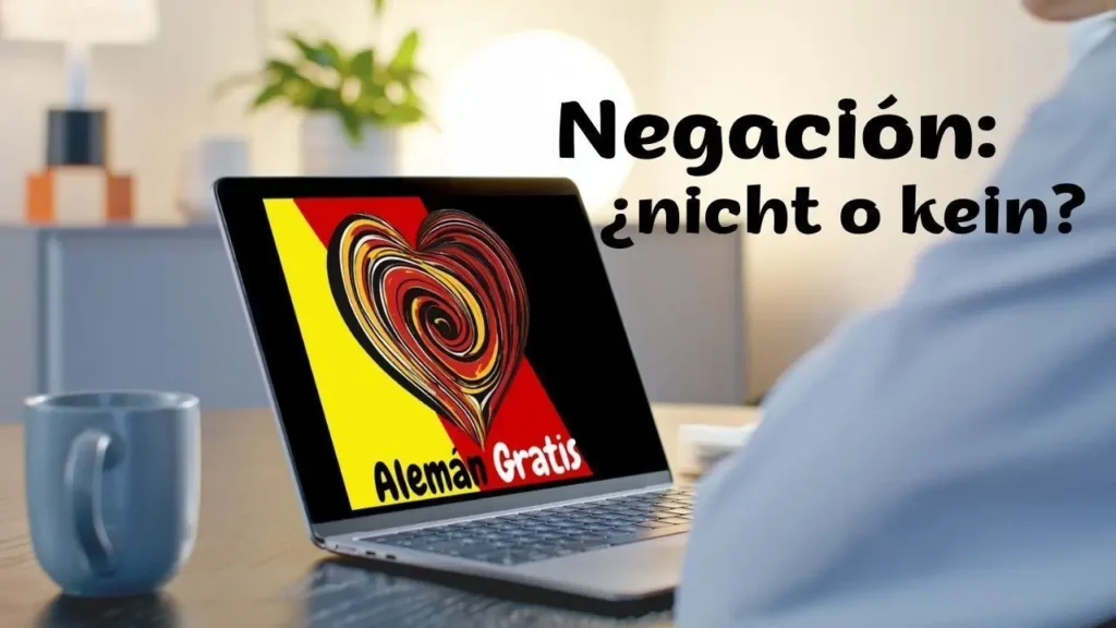 el logo de "Alemán Gratis" en la pantalla de portátil y una taza azul al lado